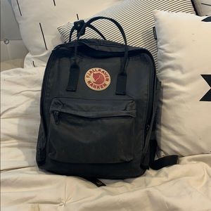 Black FJALLRAVEN KANKEN